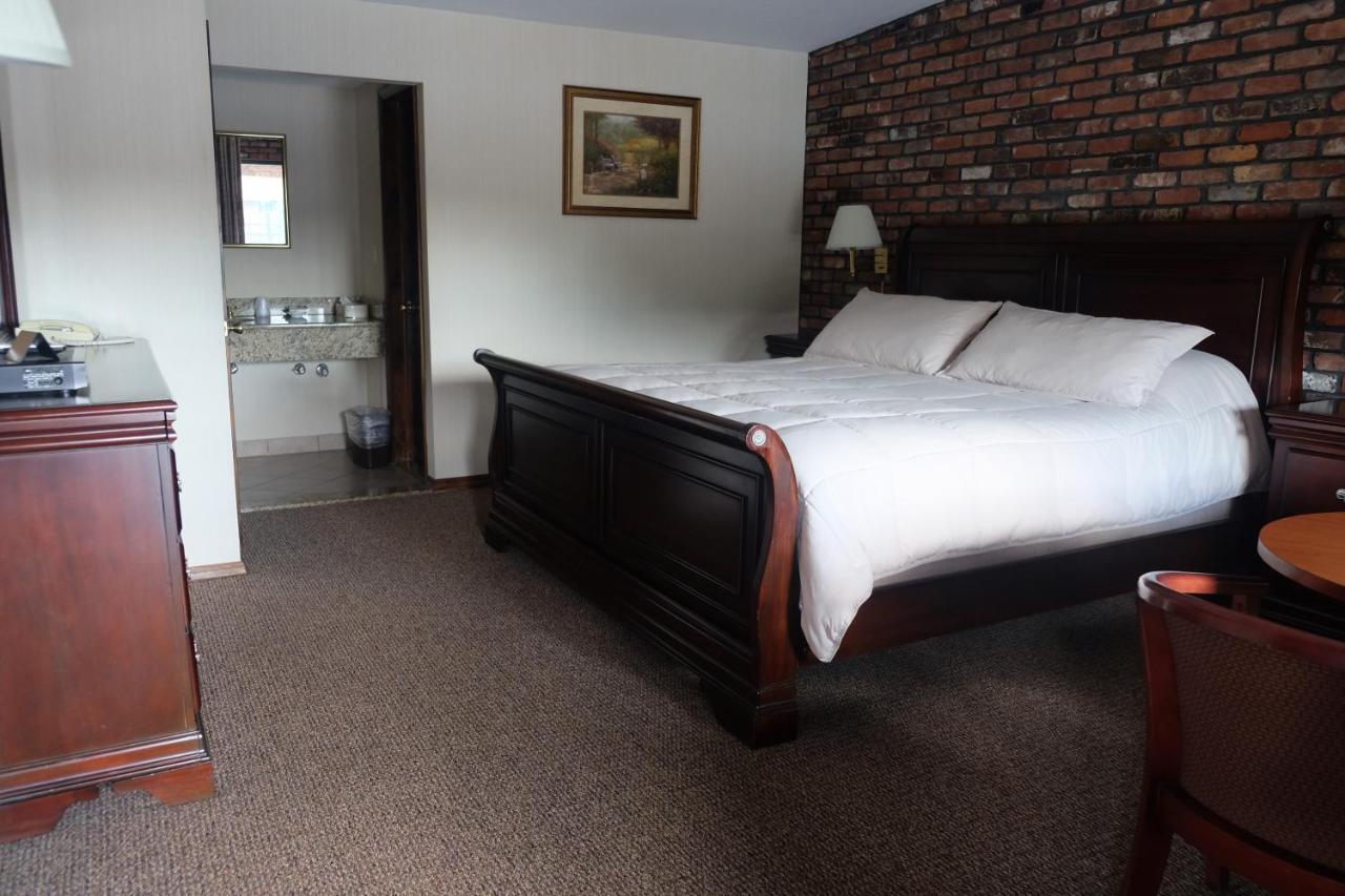 Chalet Inn & Suites センターポート エクステリア 写真