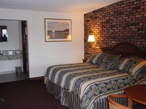 Chalet Inn & Suites センターポート エクステリア 写真
