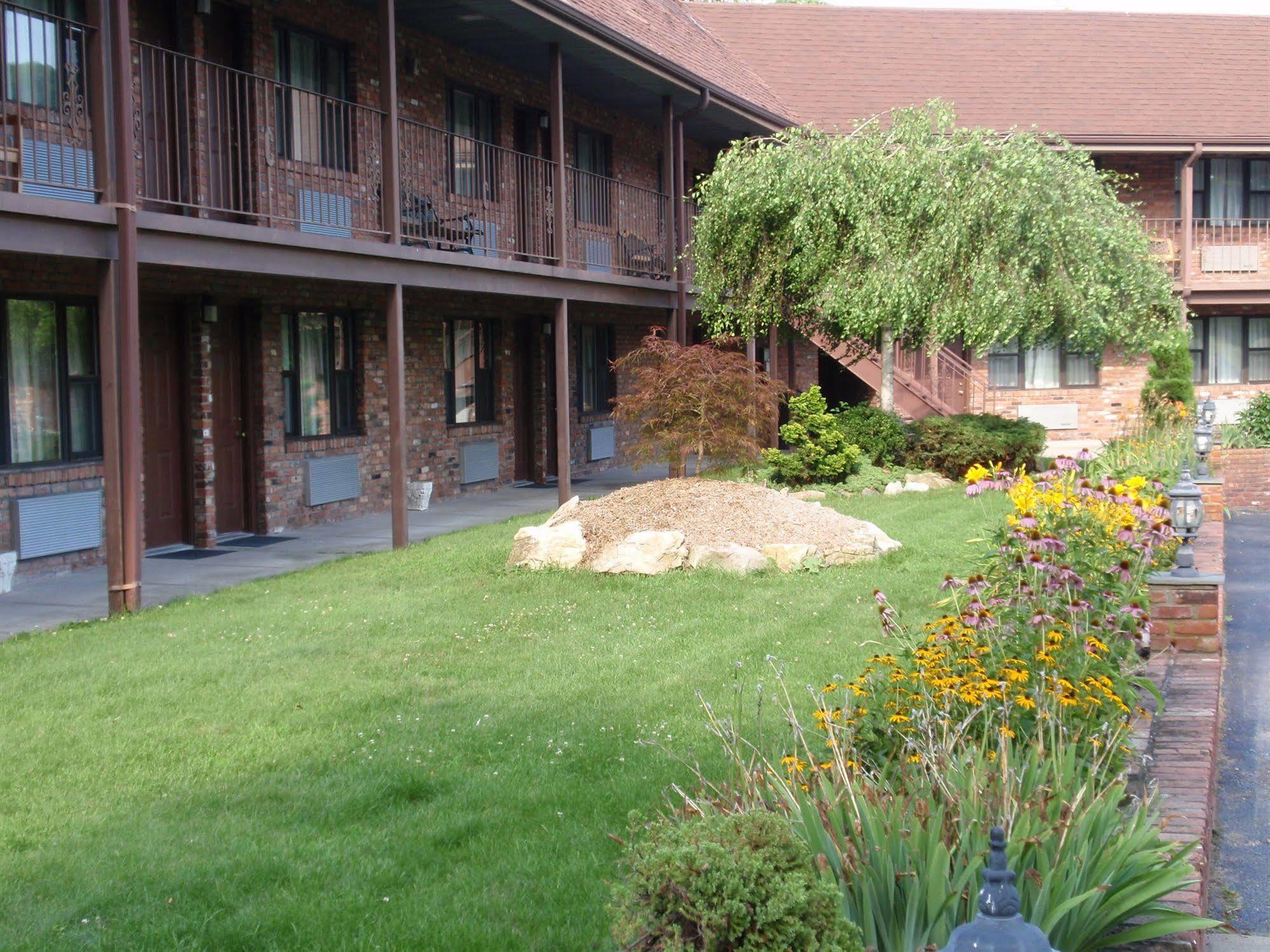 Chalet Inn & Suites センターポート エクステリア 写真