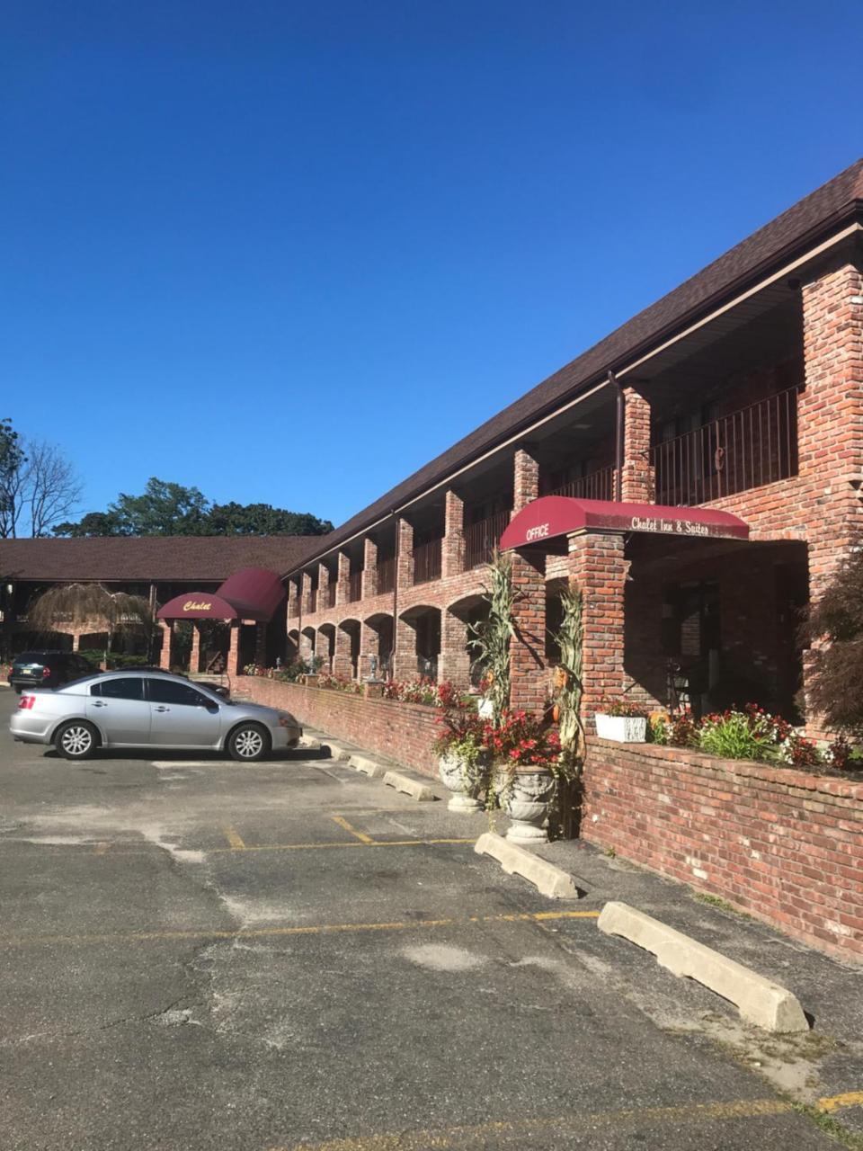Chalet Inn & Suites センターポート エクステリア 写真